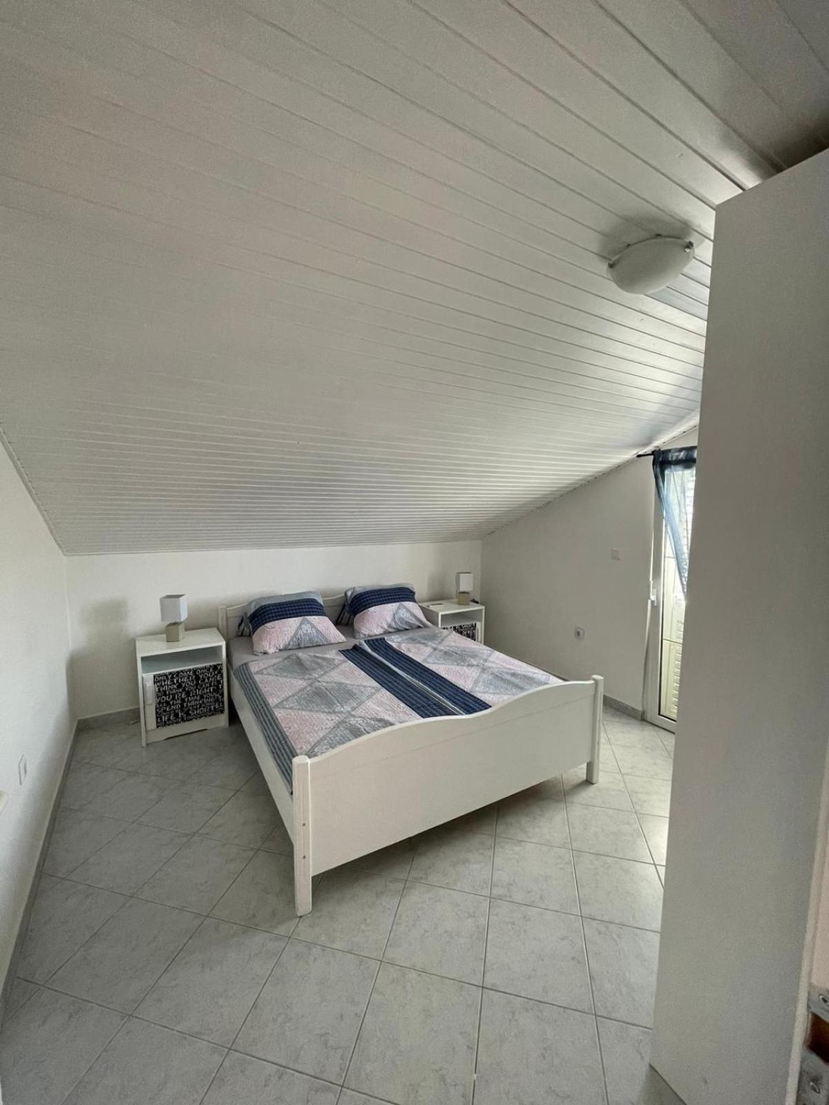Apartmani Ira 维尔 客房 照片