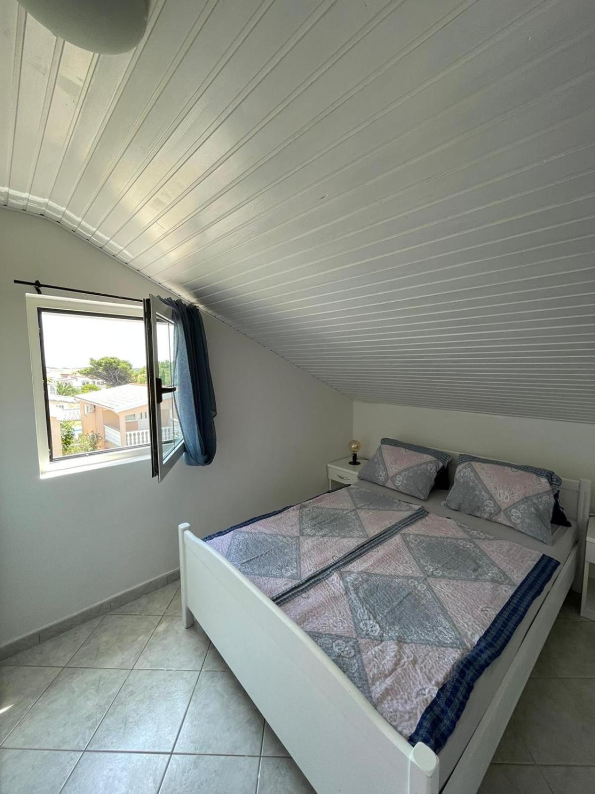 Apartmani Ira 维尔 客房 照片